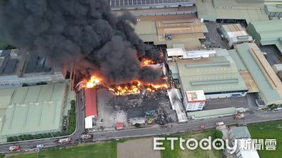 猛烈火海燒整夜！台南工廠火警焚毀3000平米廠房　焦煙狂竄空
