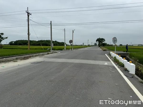 ▲雲林夫妻騎車行經水林鄉水林慈惠堂旁十字路口發生車禍，2人當場失去生命跡象，經緊急送醫搶救仍宣告不治。（圖／記者蔡佩旻翻攝）