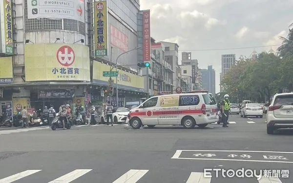 ▲▼高雄救護車車禍。（圖／民眾提供）