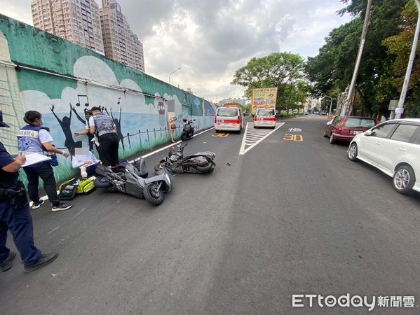 ▲▼高雄車禍1男無呼吸心跳命危！救護車送醫途中又車禍。（圖／記者賴文萱翻攝）