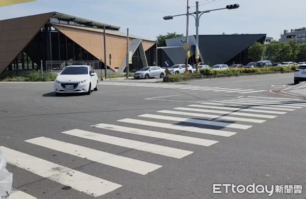 ▲雲林斗南鎮大同路發生一起行人通過斑馬線遭左轉車撞擊事故。（圖／記者蔡佩旻翻攝）