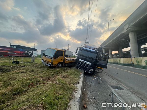 ▲▼大貨車追撞停路旁違停拖吊車             。（圖／記者陳以昇翻攝）