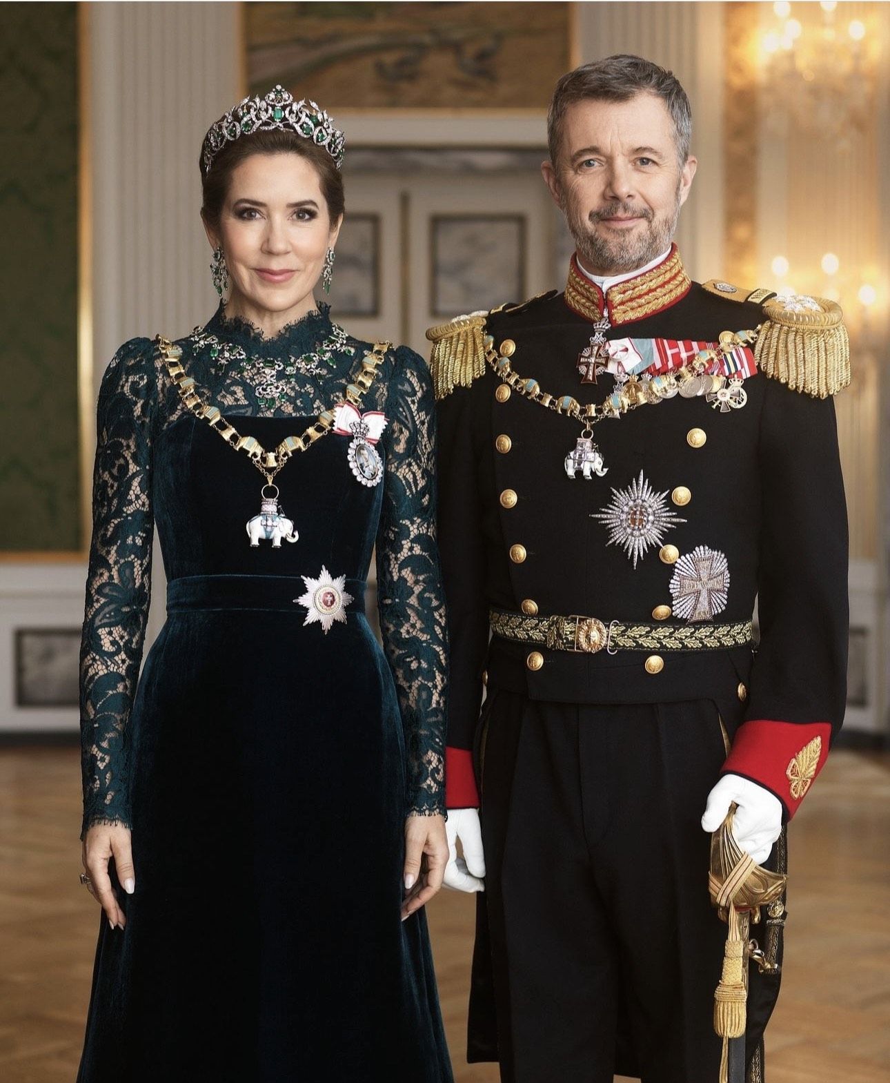 ▲▼ 丹麥國王結婚20周年銀盒            。（圖／翻攝IG）
