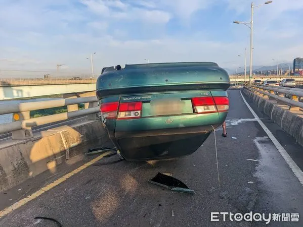 ▲▼台64鄭男吃感冒藥恍神自撞翻車             。（圖／記者陳以昇翻攝）