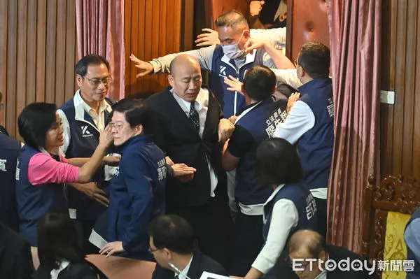 ▲▼立法院院會，立法院長韓國瑜宣布改採舉手表決。（圖／記者李毓康攝）