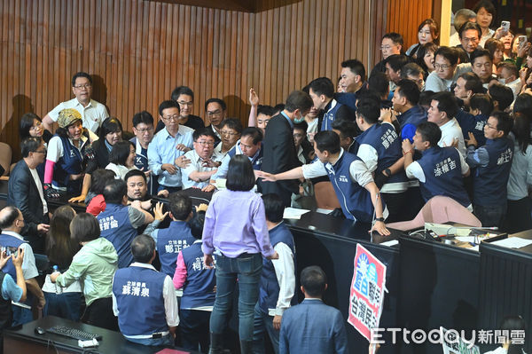 ▲▼立法院院會，朝野激烈衝突。（圖／記者李毓康攝）