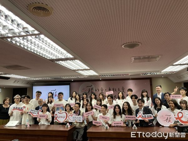 ▲▼台灣公衛學生聯合會發起《一樣》HIV公益歌曲集體創作大合唱計畫。（圖／記者洪巧藍攝）