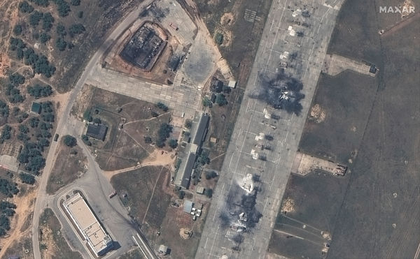 乌无人机大规模袭俄　CNN：克里米亚基地3战机被毁