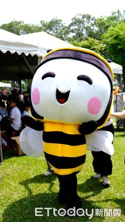▲▼   響應 5 月 20 日「世界蜜蜂日」，提升台灣民眾保護蜜蜂、愛護地球的意識，在農業部農糧署及雲林縣政府的指導下，台灣蜜蜂與蜂產品學會與蜜蜂故事館於 5 月 18、19 日兩天，在雲林古坑蜜蜂故事館首次主辦「2024台灣世界蜜蜂日~520一起蜂Taiwan! Follow蜜! 」活動  。（圖／記者翁伊森翻攝）