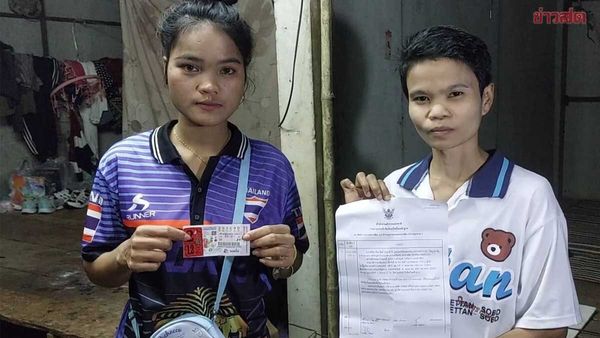 ▲▼在泰國工作的柬埔寨女子（左）與另一半（右）在跳蚤市場買彩票後，竟幸運贏得大獎。（圖／翻攝自Khasod）