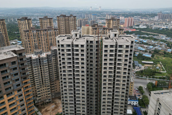 ▲▼陝西省銅川市高鐵健康城綜合體未完工的住宅大樓。（示意圖／路透）