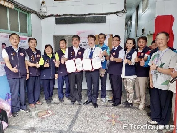 ▲▼ 嘉醫與嘉邑行善團攜手做公益 前進芳春公寓推動健康識能    。（圖／記者翁伊森翻攝）