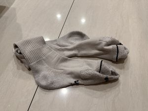 同一雙襪子穿2天後果曝！細菌飆900萬隻「會飄出起司味」