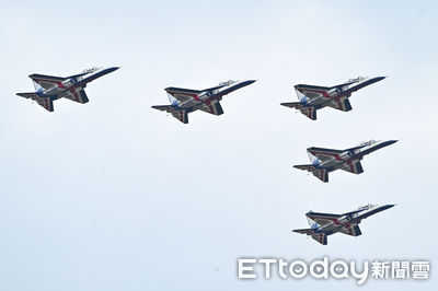 快訊／勇鷹高教機煞車失效衝入草地　空軍：人員平安、飛機輕損