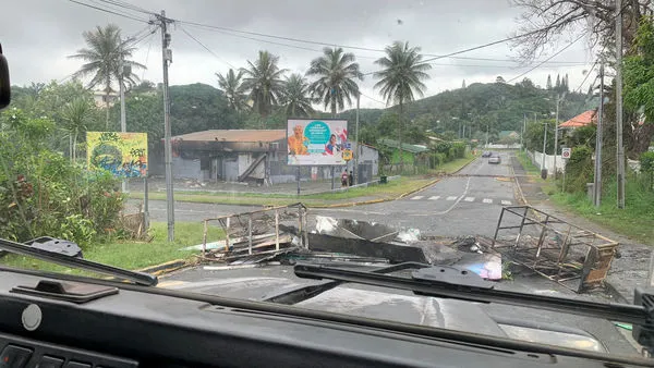 ▲▼法屬新喀里多尼亞暴動，道路封閉。（圖／路透社）