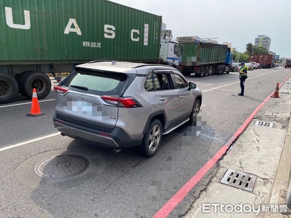 ▲▼17歲女高職生騎車幫朋友慶生，路上閃違停車遭輾斃！姊姊悲痛到場。（圖／記者賴文萱翻攝）