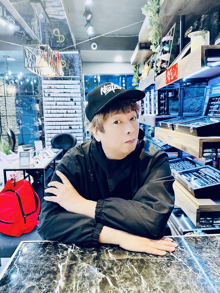 ▲曹西平爆演藝圈假面夫妻：都離婚了硬要演。（圖／翻攝自臉書／曹西平的粉絲愛團）