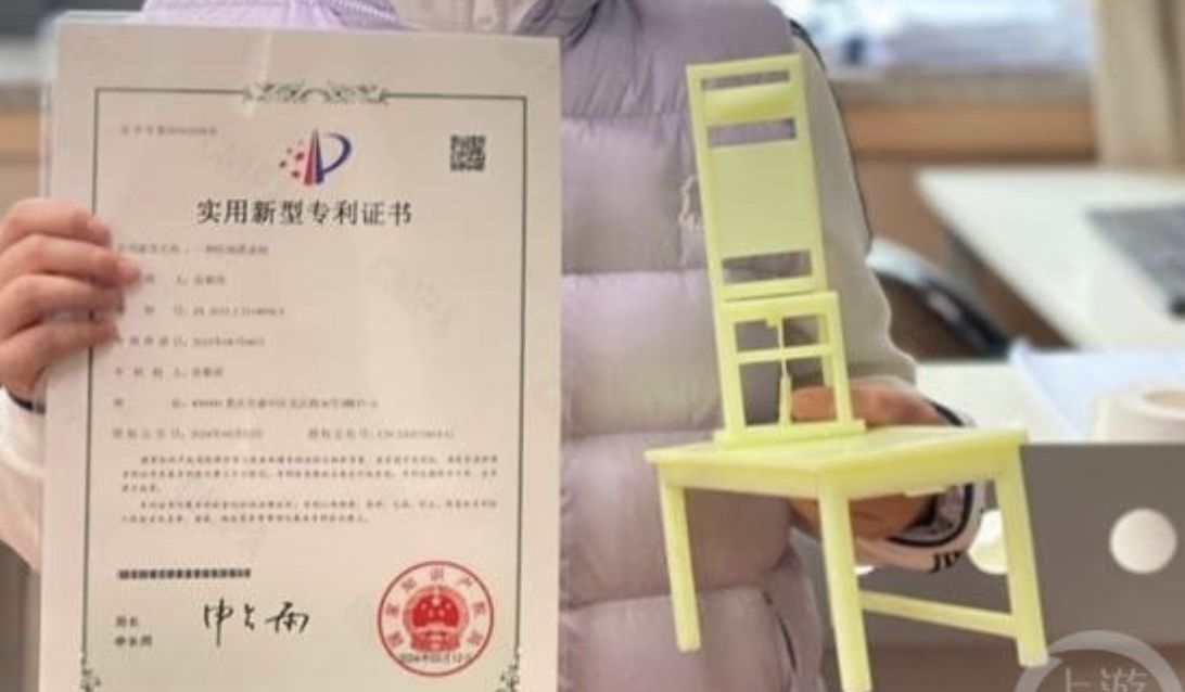 ▲重慶9歲女孩發明「防地震桌椅」獲大陸國家專利認證。（圖／翻攝上游新聞）