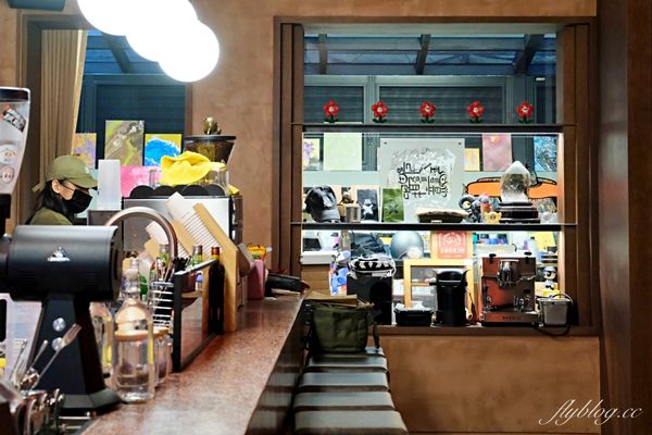 ▲▼台中北區KroX Coffee HQ，充滿復古風情的咖啡館，週末假日營業到深夜。（圖／飛天璇提供）