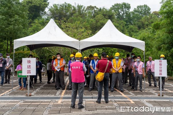 ▲台南市消防局第一大隊柳營分隊與柳營區尖山埤渡假村，20日辦理防災抗震指導演練。（圖／記者林東良翻攝，下同）