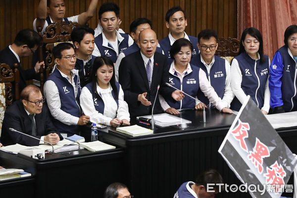 ▲立法院長韓國瑜主持議事，頻頻遭到民進黨中斷。（圖／記者林敬旻攝）