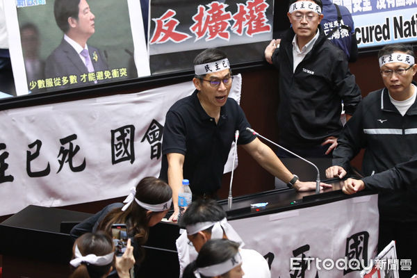 ▲民進黨立委鍾佳濱發言。（圖／記者林敬旻攝）