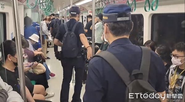 ▲▼中捷隨機砍人引恐慌！高捷警宣布調度警力　「雙警巡邏」防模仿犯。（圖／記者賴文萱翻攝）