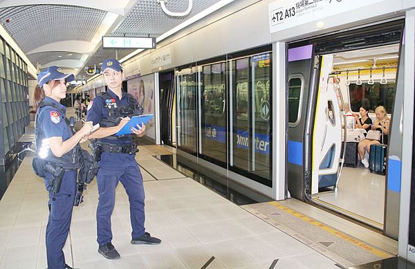 ▲針對中捷今天發生隨機傷人事件，桃園捷運警察隊加強巡邏。（圖／桃園捷運警察隊提供）