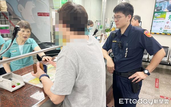 ▲桃園市平鎮警方今天上午到郵局勸阻彭姓男子臨櫃欲提醒189萬元投資虛擬貨幣。（圖／記者沈繼昌翻攝）