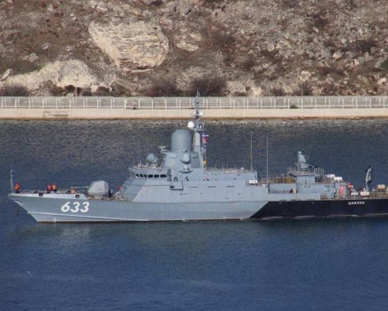 ▲▼位於塞凡堡市（Sevastopol）的俄羅斯海軍22800型暴風級護衛艦「旋風號」（Tsiklon）已被摧毀。（圖／翻攝自X）