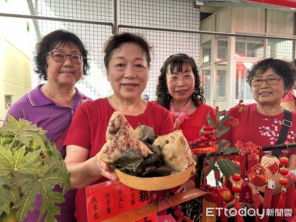 ▲虎尾鎮農會舉辦「好米好粽米食饗宴暨好粽送愛心活動」，除了音樂會、包麻糬、品嚐花生粽、評比創意粽逛市集嘉年華，並分享3000顆虎霸王花生粽贈送雲林家扶弱勢家庭家庭。（圖／記者蔡佩旻攝）