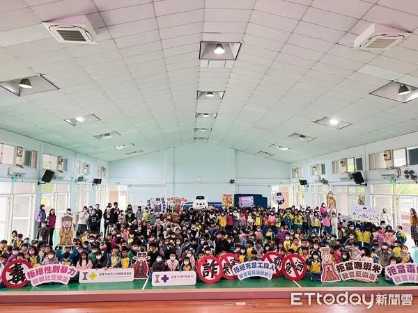 ▲▼  校園霸凌零容忍 警政教育合作反霸凌5月底宣導走遍全嘉義市45所學校達成普及百分之百    。（圖／嘉義市警局提供）