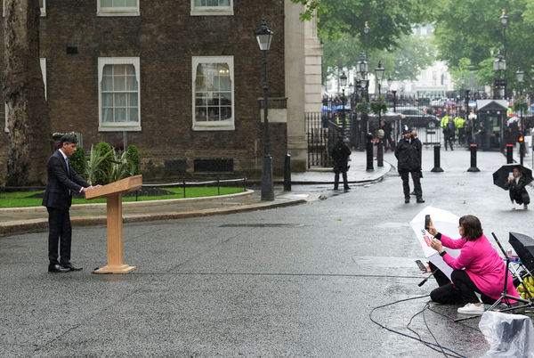 ▲▼英國首相蘇納克22日在唐寧街（Downing Street）官邸外宣布7月4日舉行大選。（圖／路透）