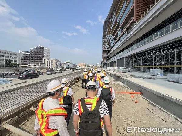 ▲▼台鐵高雄鳳山站大樓招商，盼引進百貨商場、美食街或影城。（圖／台鐵公司提供）
