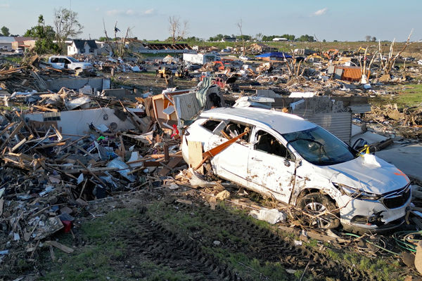 ▲▼美國愛荷華州22日遭遇強烈龍捲風襲擊，當地格林菲爾德鎮（Greenfield）多棟房屋損毀。（圖／路透）
