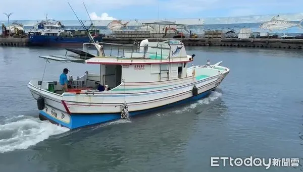 ▲東部漁民照常出海捕魚。（圖／記者楊漢聲翻攝）