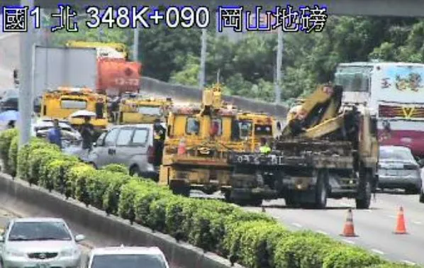 ▲▼       國一南下348.5公里處4車連環撞      。（圖／翻攝高速公路1968）