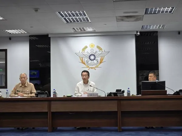 ▲▼國防部長顧立雄率重要幹部赴應變中心，掌握台海週邊共軍動態。（圖／國防部提供）