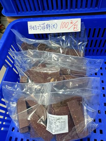 ▲▼宏亞食品工廠　NG福利商品優惠價採購，天天都像是在玩彩蛋。（圖／部落客民宿女王芽月提供）