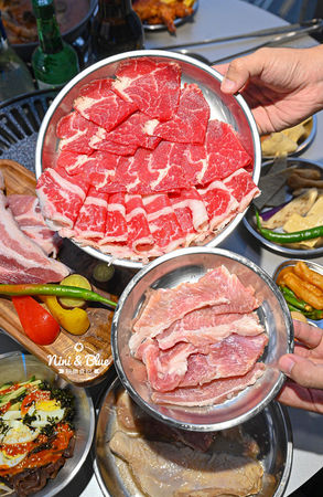 ▲▼肉夯夯韓式燒肉，台中東區高樓景觀餐廳，韓式烤肉吃到飽。（圖部落客nini and blue提供）