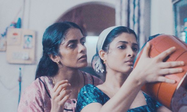 ▲▼印度女導演帕亞爾卡帕迪亞（Payal Kapadia）以首部劇情片《你是我眼中的那道光》，勇奪第77屆坎城影展評審團大獎。（圖／海鵬影業提供）