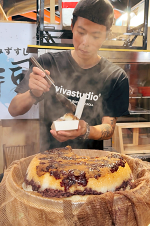 ▲▼甑糕是陝西省關中地區的風味小吃，以糯米和紅棗為原料製成的一種甜糕。（圖／部落客飛天璇的口袋授權提供，勿擅自翻攝）