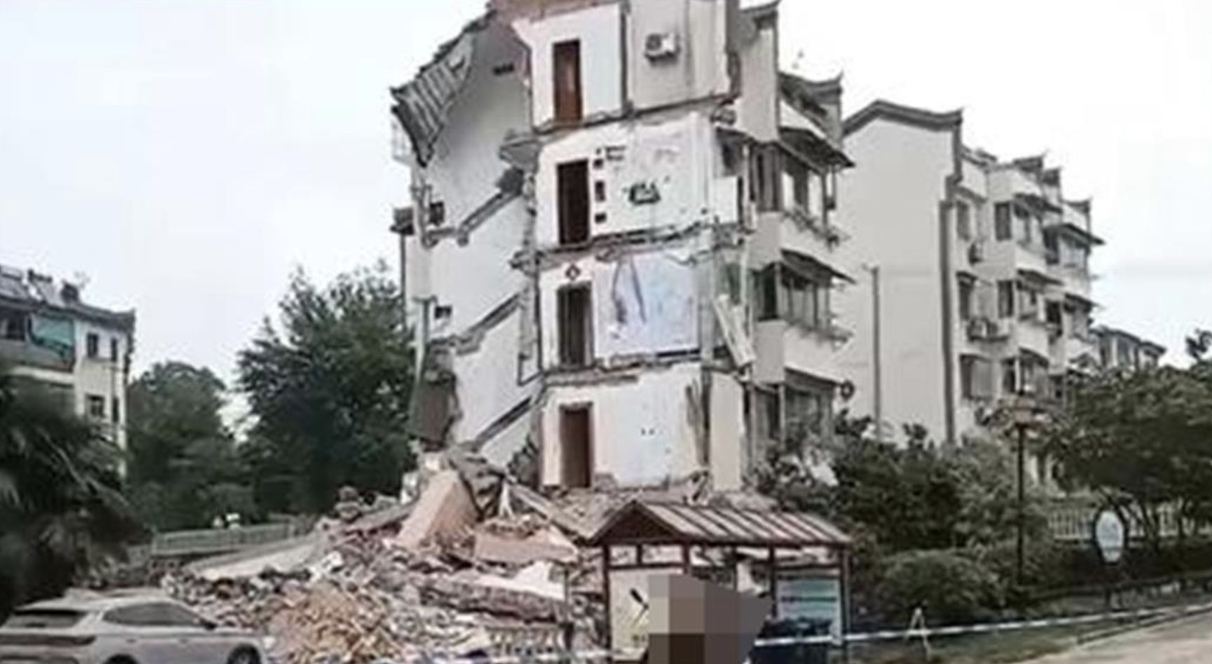 ▲安徽銅陵連日強降雨，一棟樓房坍塌致4死。（圖／翻攝央視）