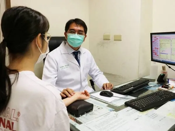 ▲皮膚癢抓不停失眠，中醫師一招助老婦好眠