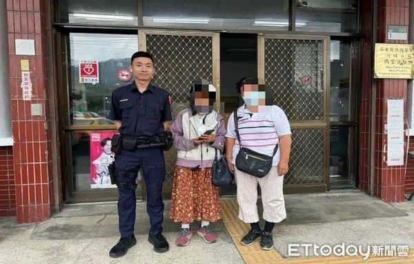 ▲內埔警分局瑪家派出所尤子豪助柯婦返家             。（圖／記者陳崑福翻攝）