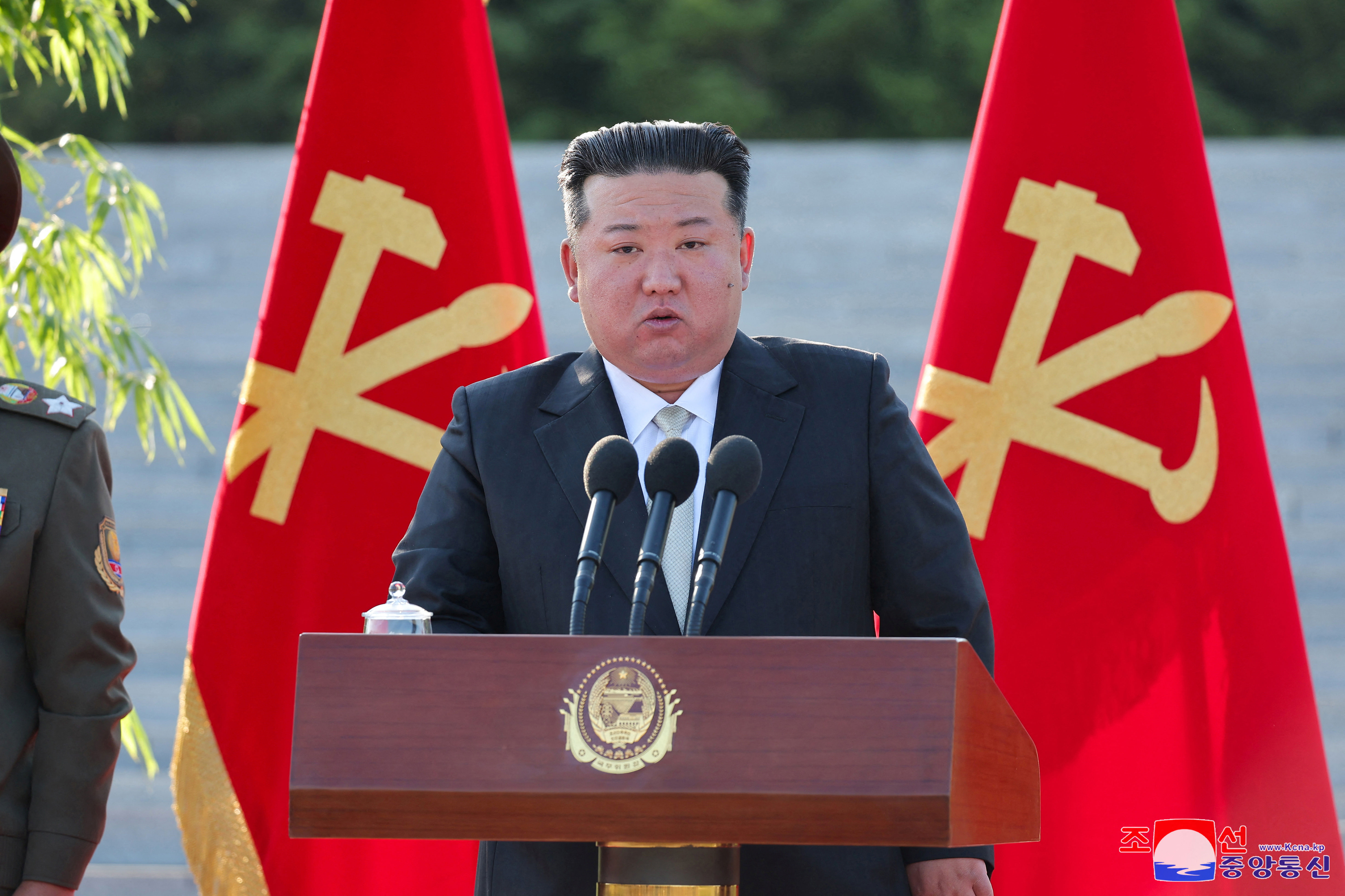 ▲▼北韓最高領導人金正恩28日視察國防科學院時發表演說。（圖／路透）