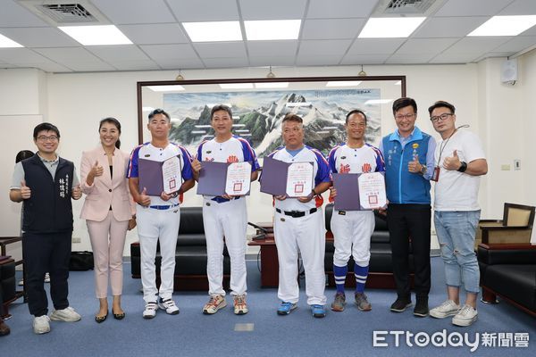 ▲新豐國小棒球隊為南投縣勇奪全國軟式少棒賽首座冠軍 。（圖／南投縣政府提供）