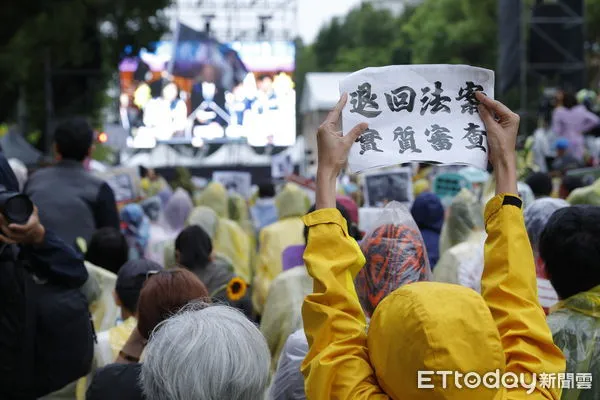 ▲▼青鳥行動，立法院外抗議人潮，國會改革法案。（圖／記者湯興漢攝）