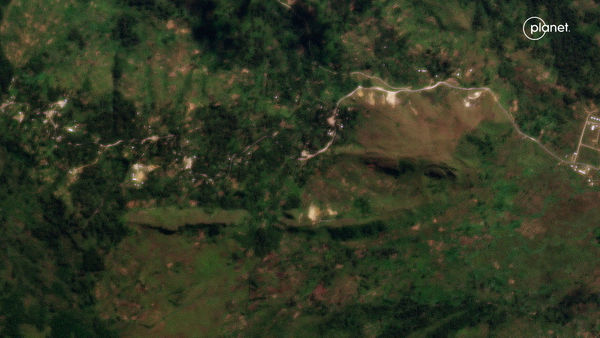 ▲▼巴布亞紐幾內亞（下稱巴紐）恩卡省（Enga Province）24日發生大規模山崩，衛星影像前後對比。（圖／路透）