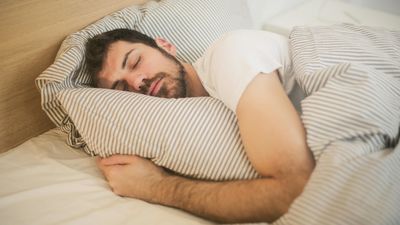 日本神人自稱「一天只睡30分鐘」！號稱不影響健康引醫師憂：不建議照學